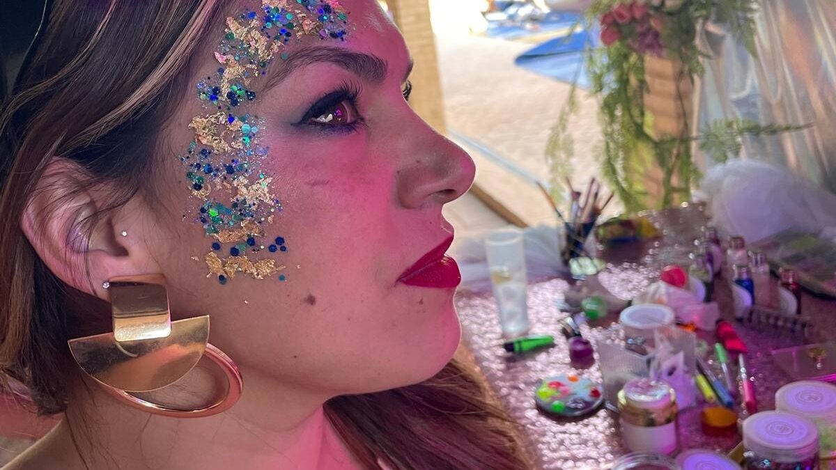 Maquillaje brillante comuniones